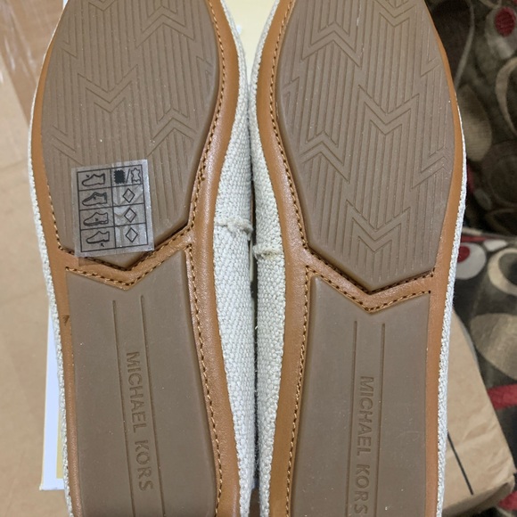 SOLD❌❌❌Michael Kors Flats - Picture 4 of 4